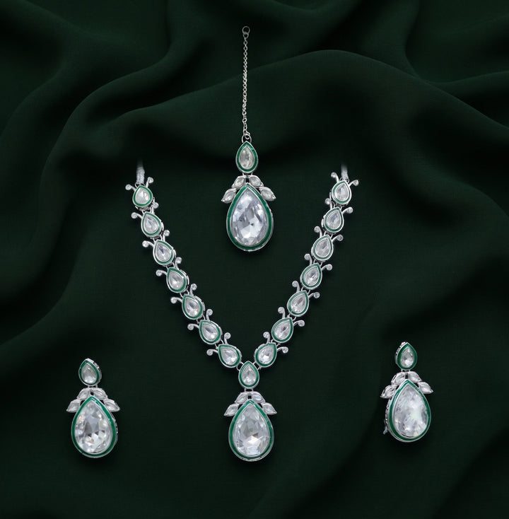 Women Silver Plated Trendy Kundan Jewellery Set With Mang Tikka