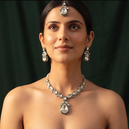 Women Silver Plated Trendy Kundan Jewellery Set With Mang Tikka