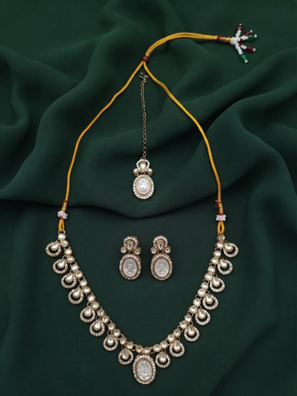 Gold Plated Kundan Beaded Jewellery Set With Mang Tika