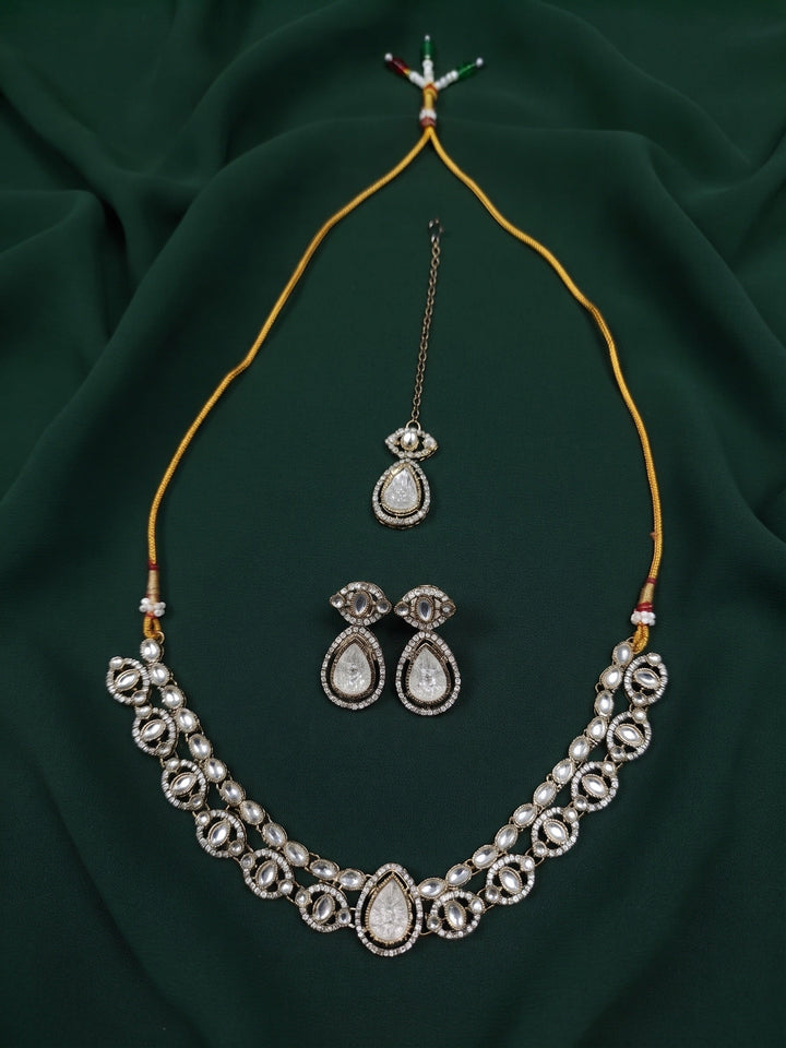 Gold Plated Kundan Beaded Jewellery Set With Mang Tika