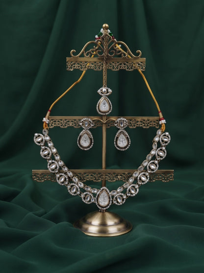 Gold Plated Kundan Beaded Jewellery Set With Mang Tika