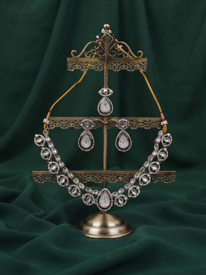 Gold Plated Kundan Beaded Jewellery Set With Mang Tika
