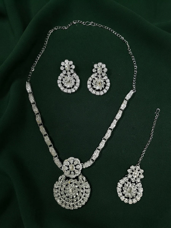 Silver Plated Kundan Beaded Jewellery Set With Mang Tikka