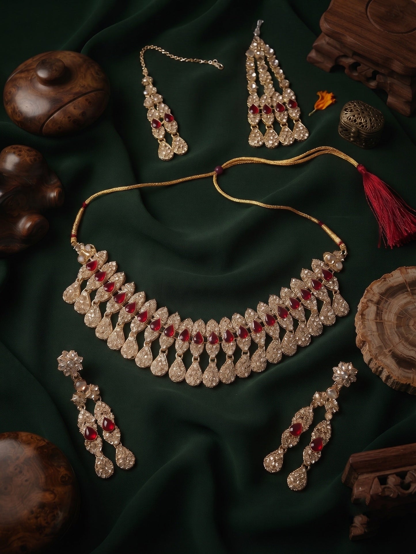 Gold-Toned Diamond Bridal Jewellery Set With Mang Tik & Pasa