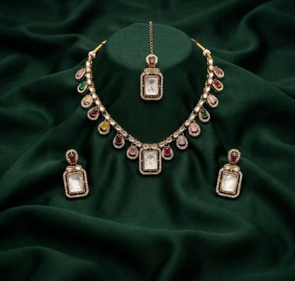 Gold Plated Kundan Beaded Jewellery Set With Mang Tika