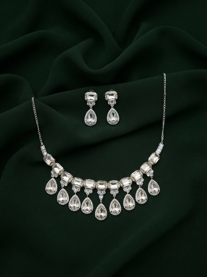 Silver Plated Kundan Beaded Jewellery Set With Mang Tikka