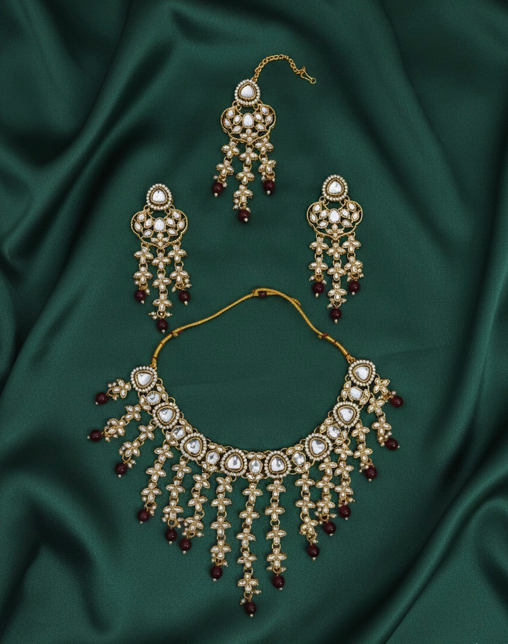 Trendy Kundan Necklace With Earings &amp; Mang Tika