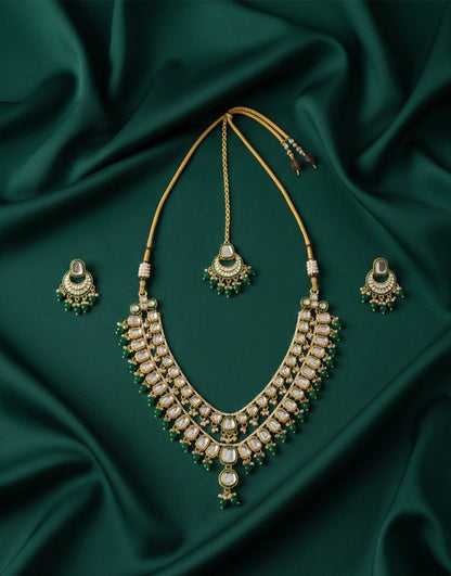 Women Emerald Kundan Necklace With Earrings & Mang Tika