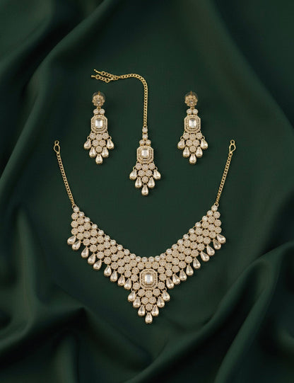 Women Ruby Kundan Necklace With Earrings & Mang Tika