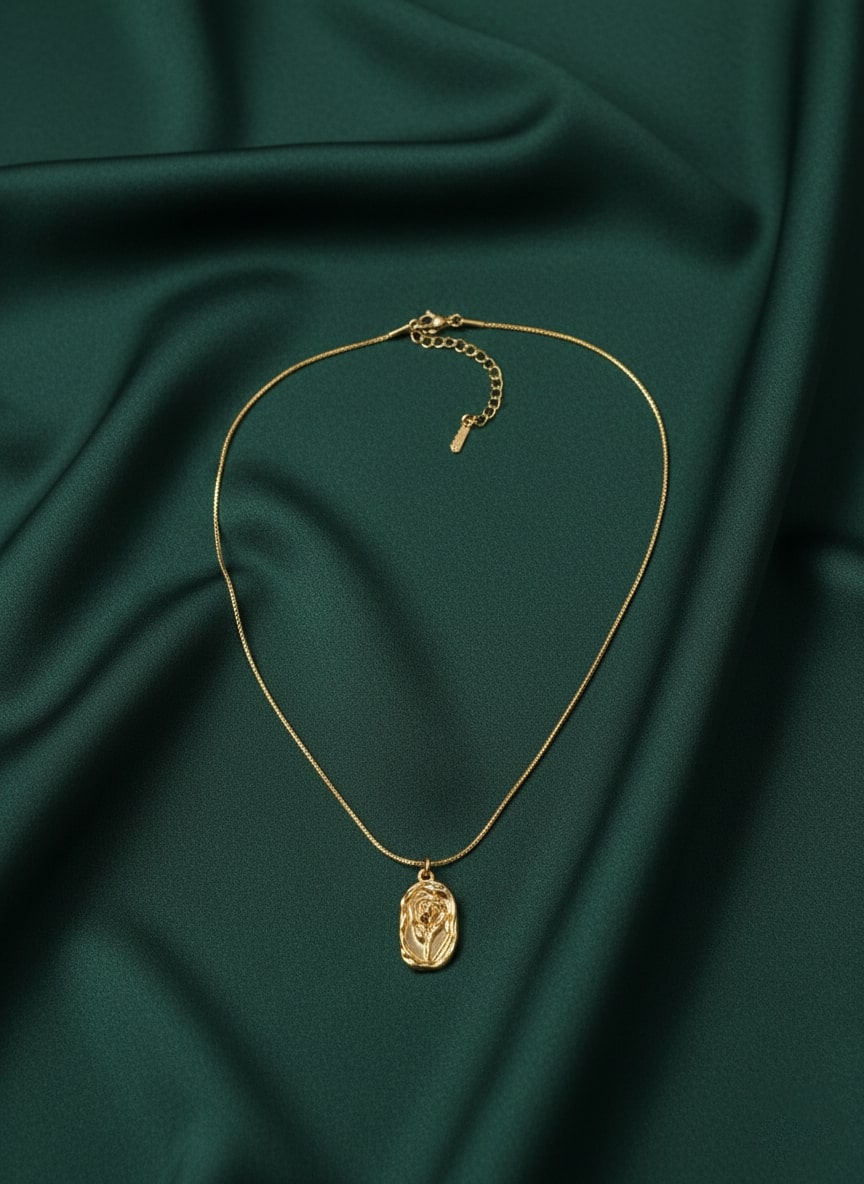 Antique Rose Design Pandent with Minimal Chain