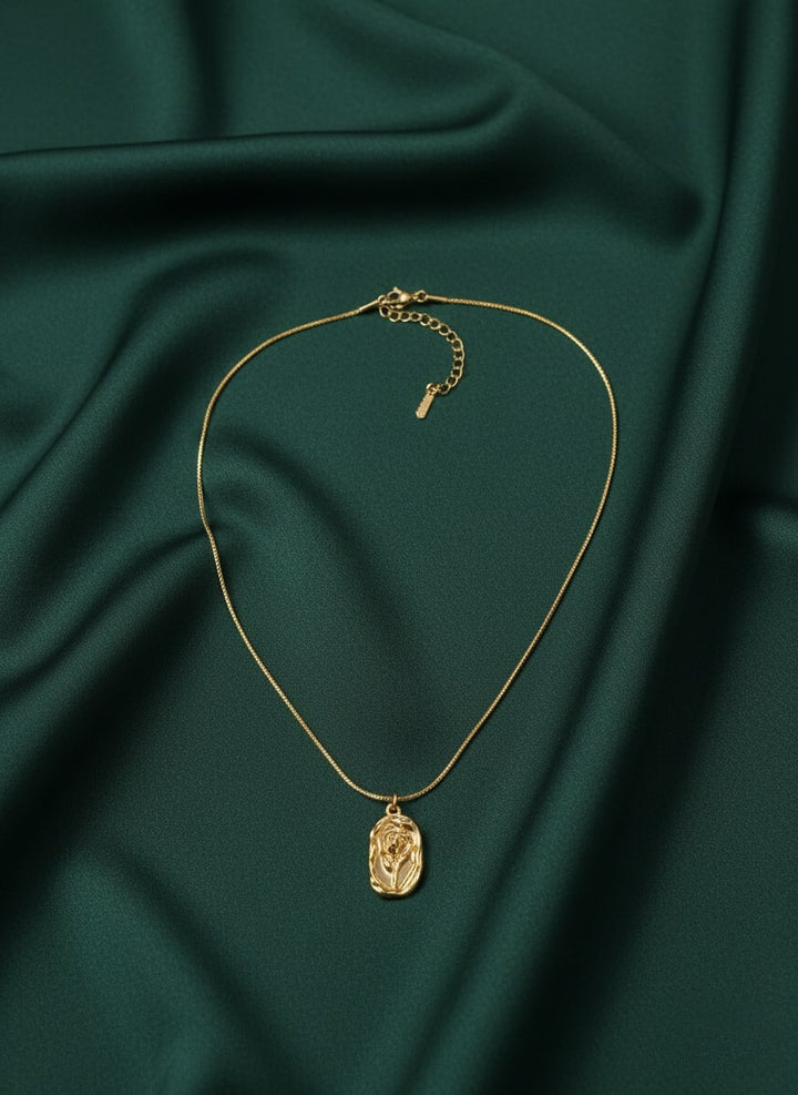 Antique Rose Design Pandent with Minimal Chain