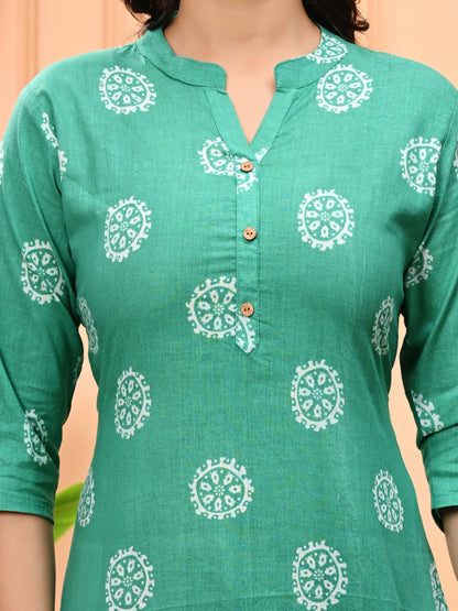 Green Printed Short Kurti With Wooden Buttons & 3/4 Sleeves