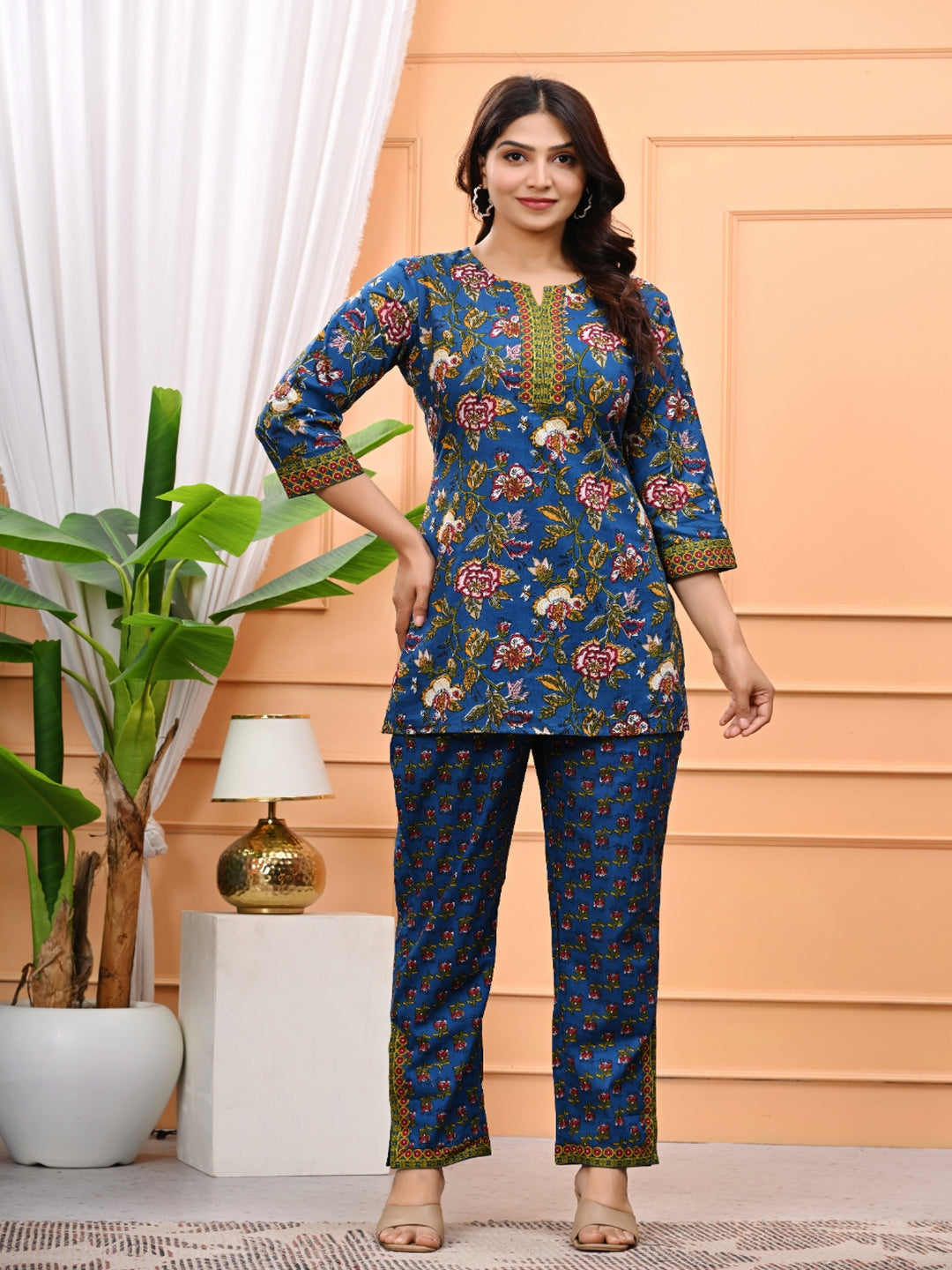 Blue Floral Printed Straight Kurta With Tapered Pants Set
