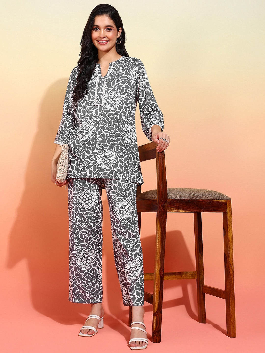 Grey & White Floral Printed Straight Kurti With Trousers