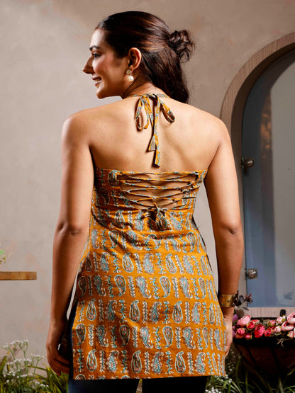 Women Floral Printed Round Neck Sleeveless Straight Kurti