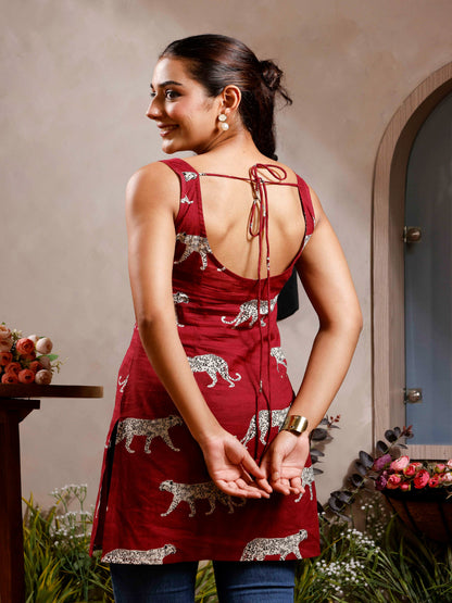 Women Floral Printed Sleeveless Straight Kurti