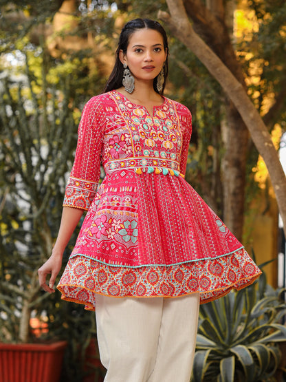 The Sujani Pink Floral Printed Pure Cotton Tunic With Thread Work