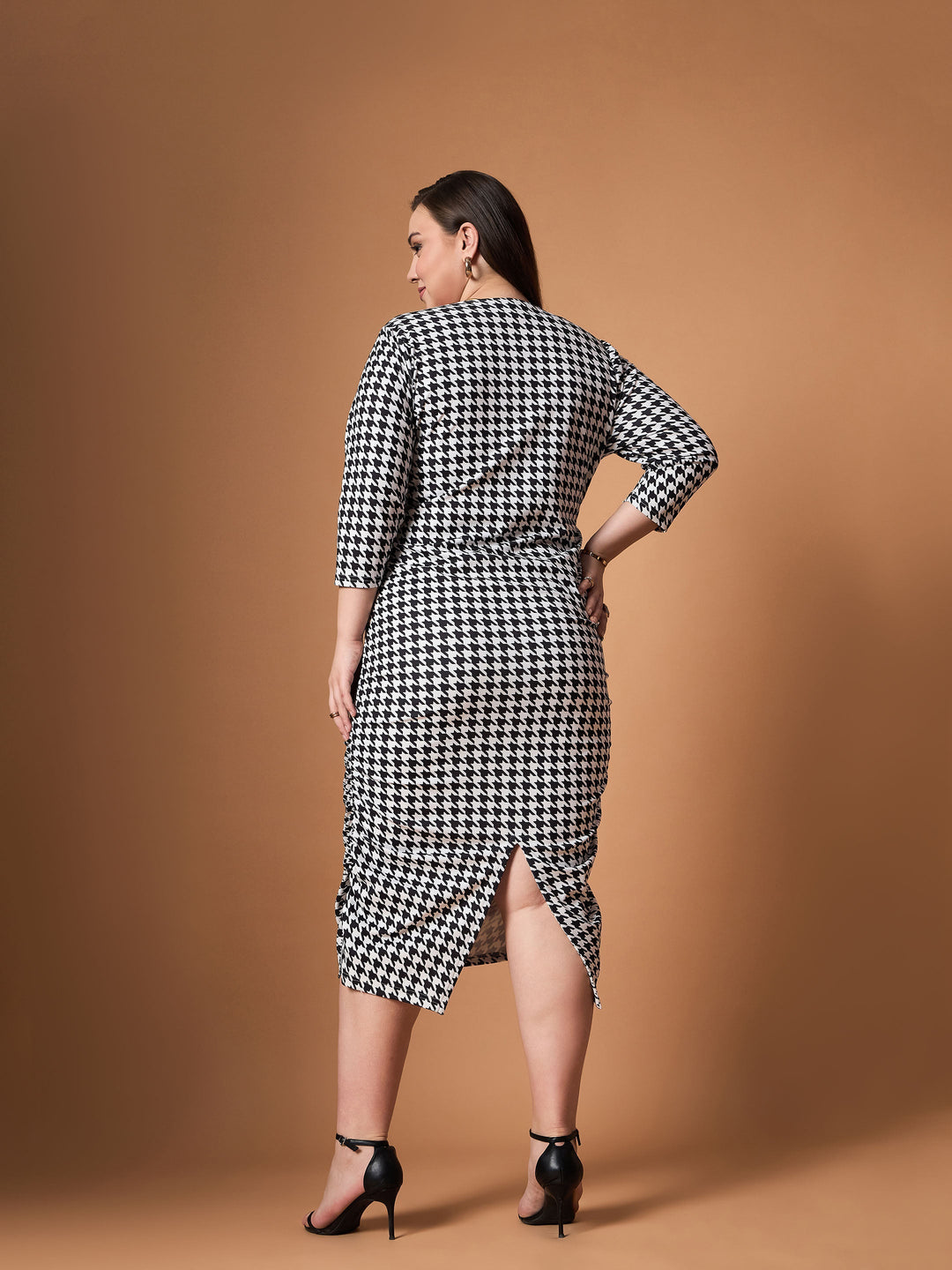 Black &amp; White Houndstooth Ruched Dress-SASSAFRAS Curve