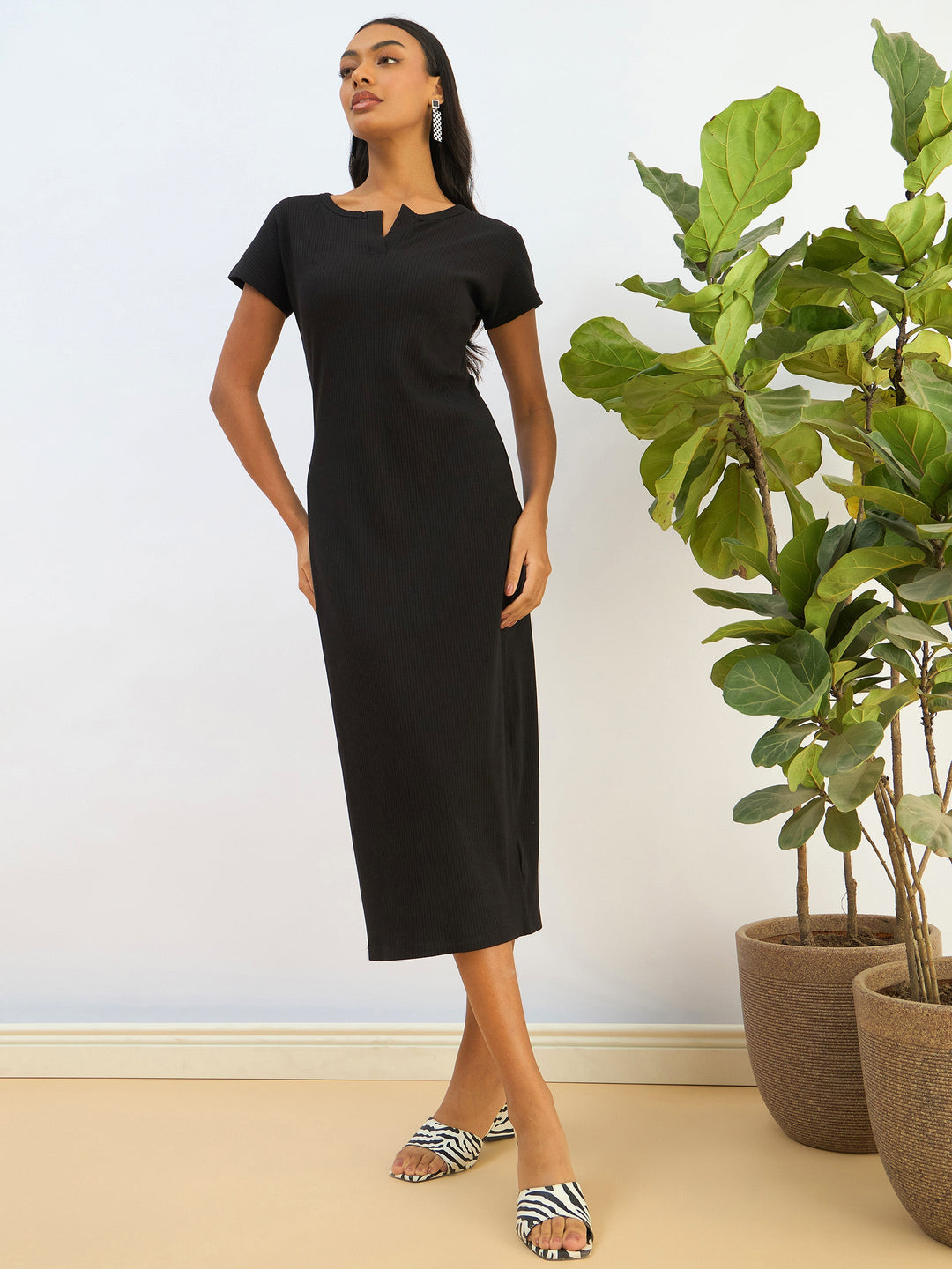 Women Black Ribbed V-Neck Back Slit Midi Dress