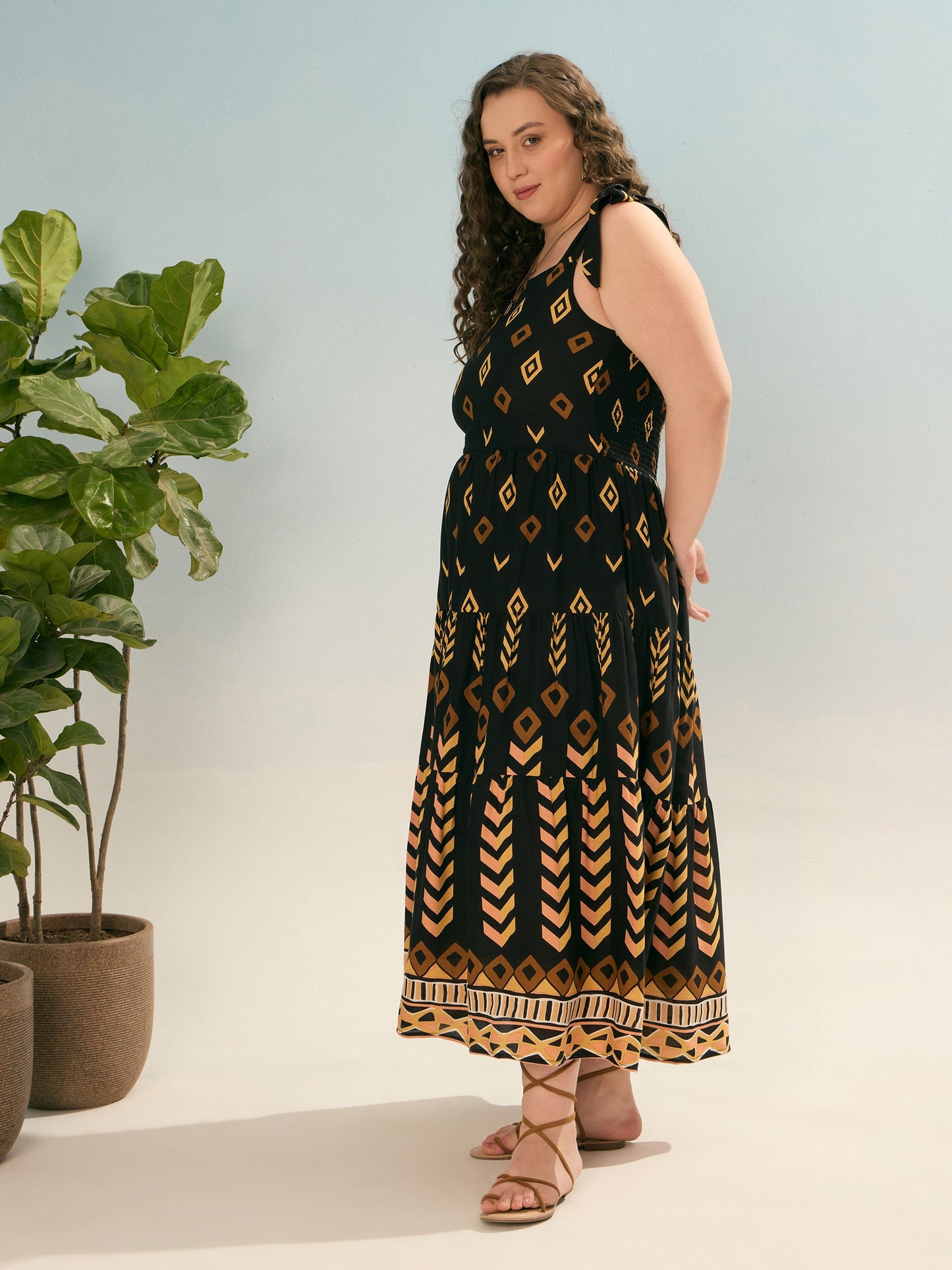 Black Geometric Tie Up Tiered Dress-SASSAFRAS Curve