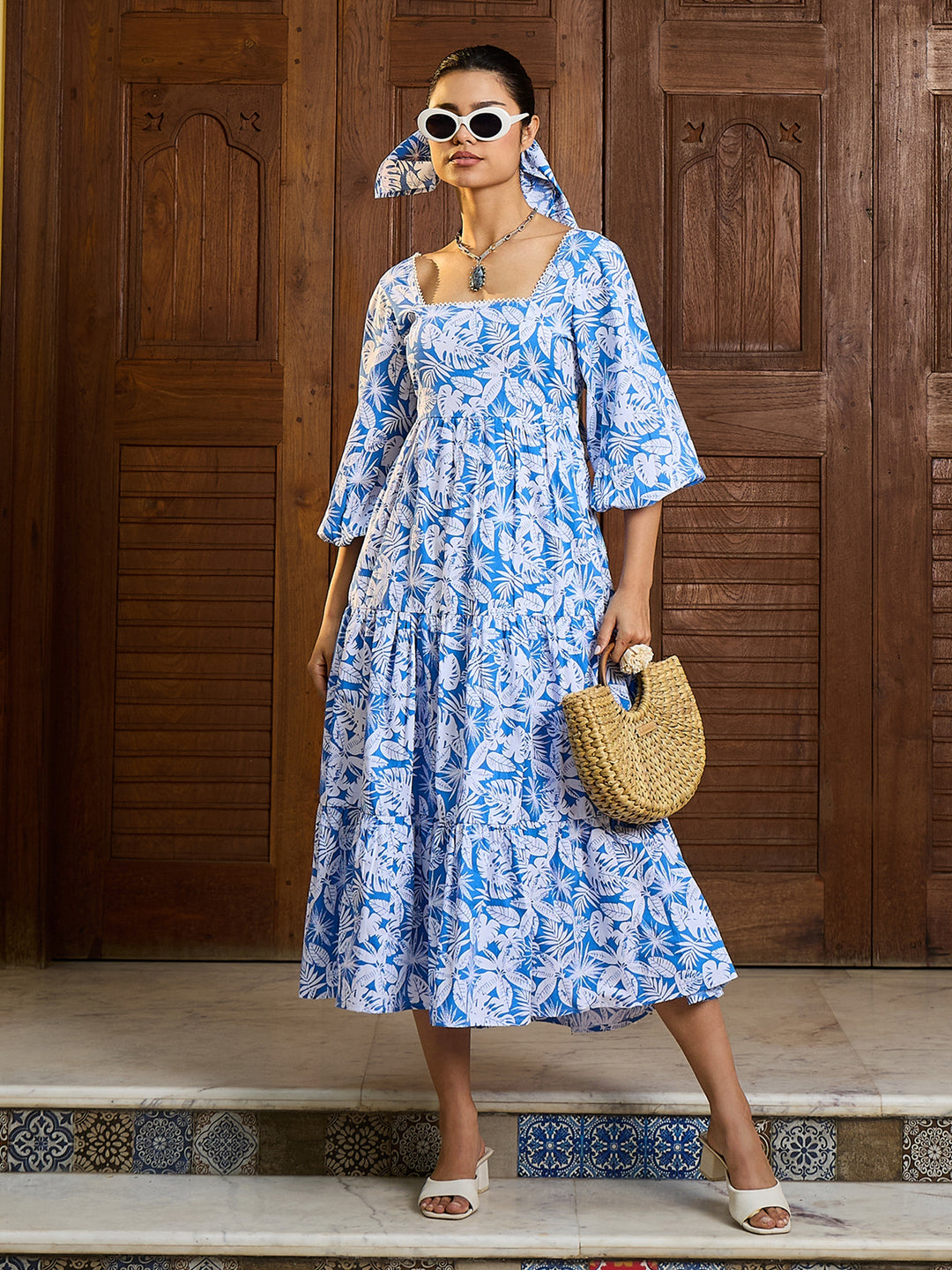 Women Blue &amp; White Floral Back Tie Knot Midi Dress