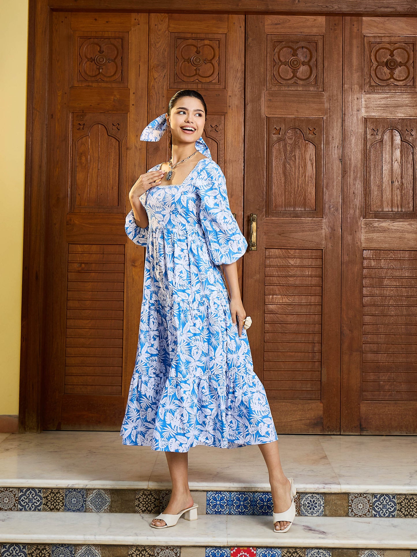 Women Blue & White Floral Back Tie Knot Midi Dress