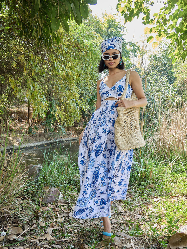 Women White &amp; Blue Floral Front Cut Out Strappy Midi Dress