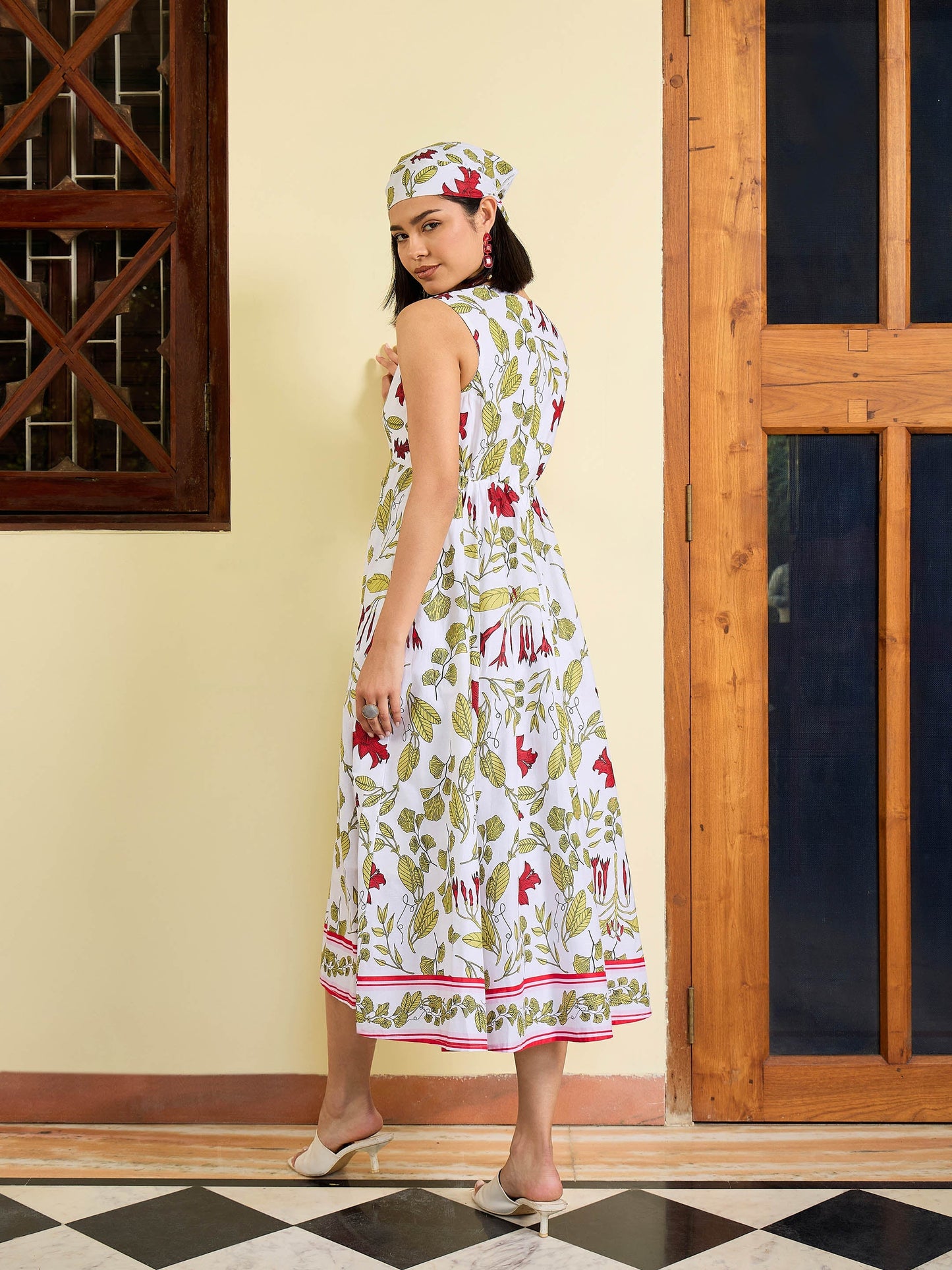 White Floral Round Neck Sleeveless Midi Dress