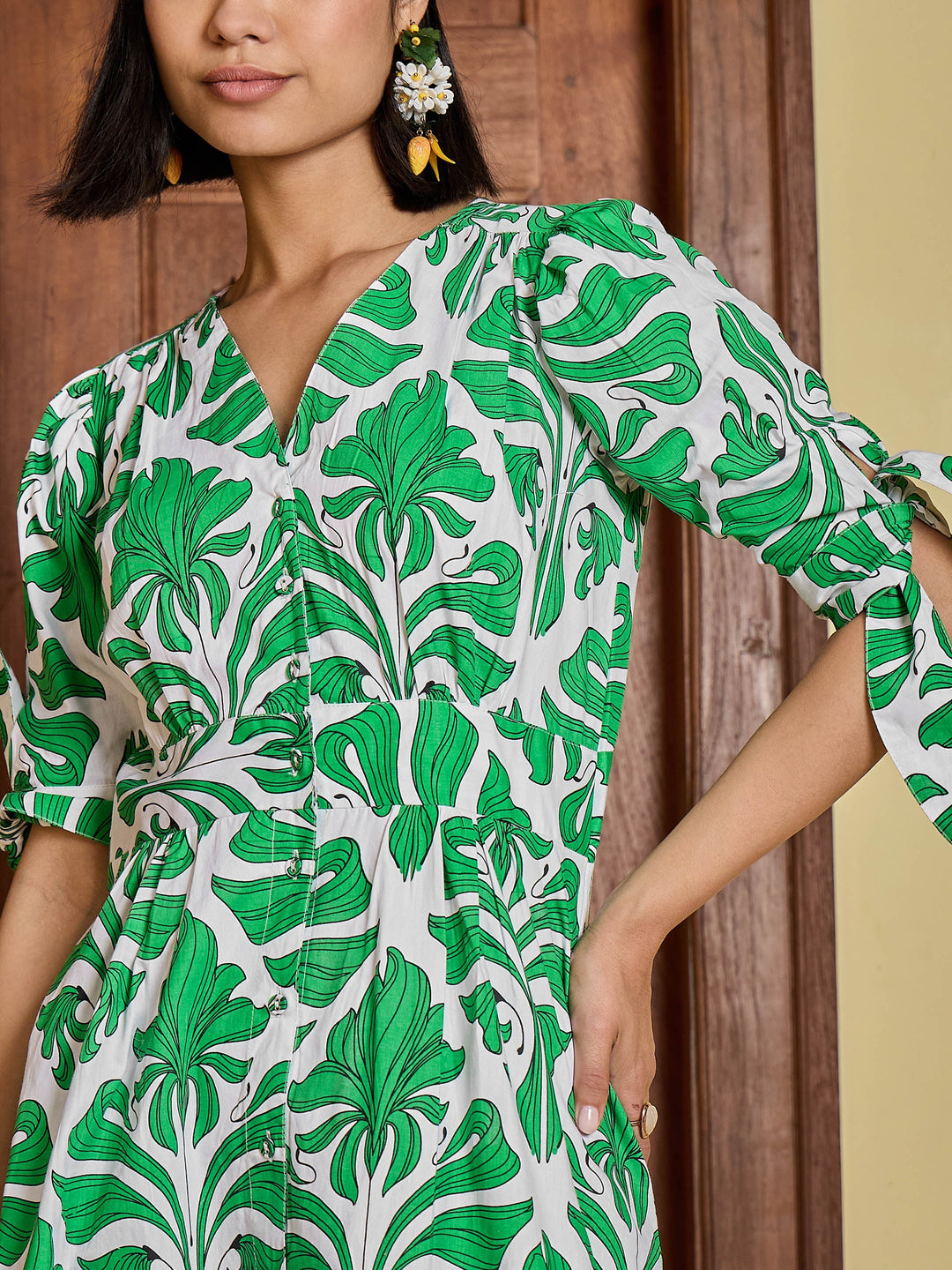 Women Green &amp; White Front Button Midi Dress