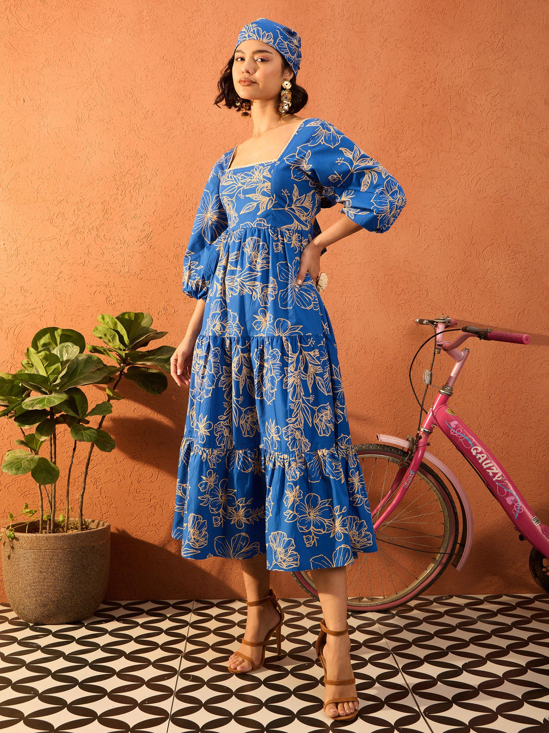 Women Blue &amp; Off White Floral Back Tie Knot Midi Dress
