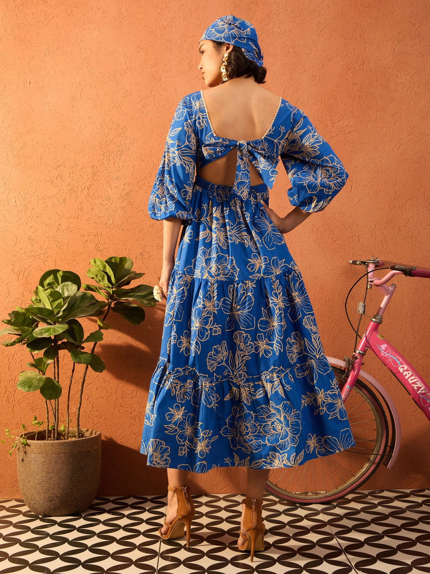 Women Blue & Off White Floral Back Tie Knot Midi Dress