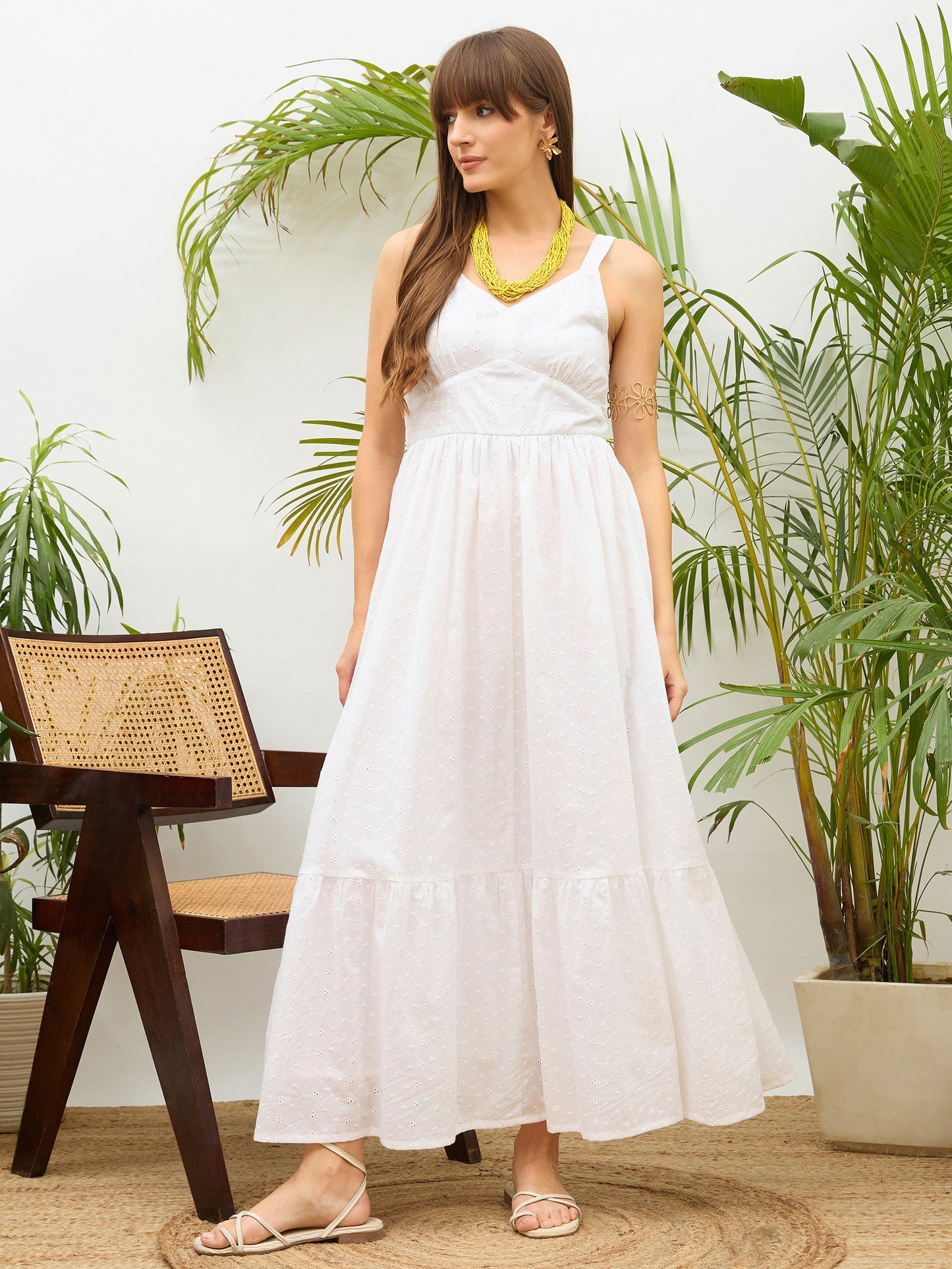 Women White Sweetheart Neck Strappy Maxi Dress
