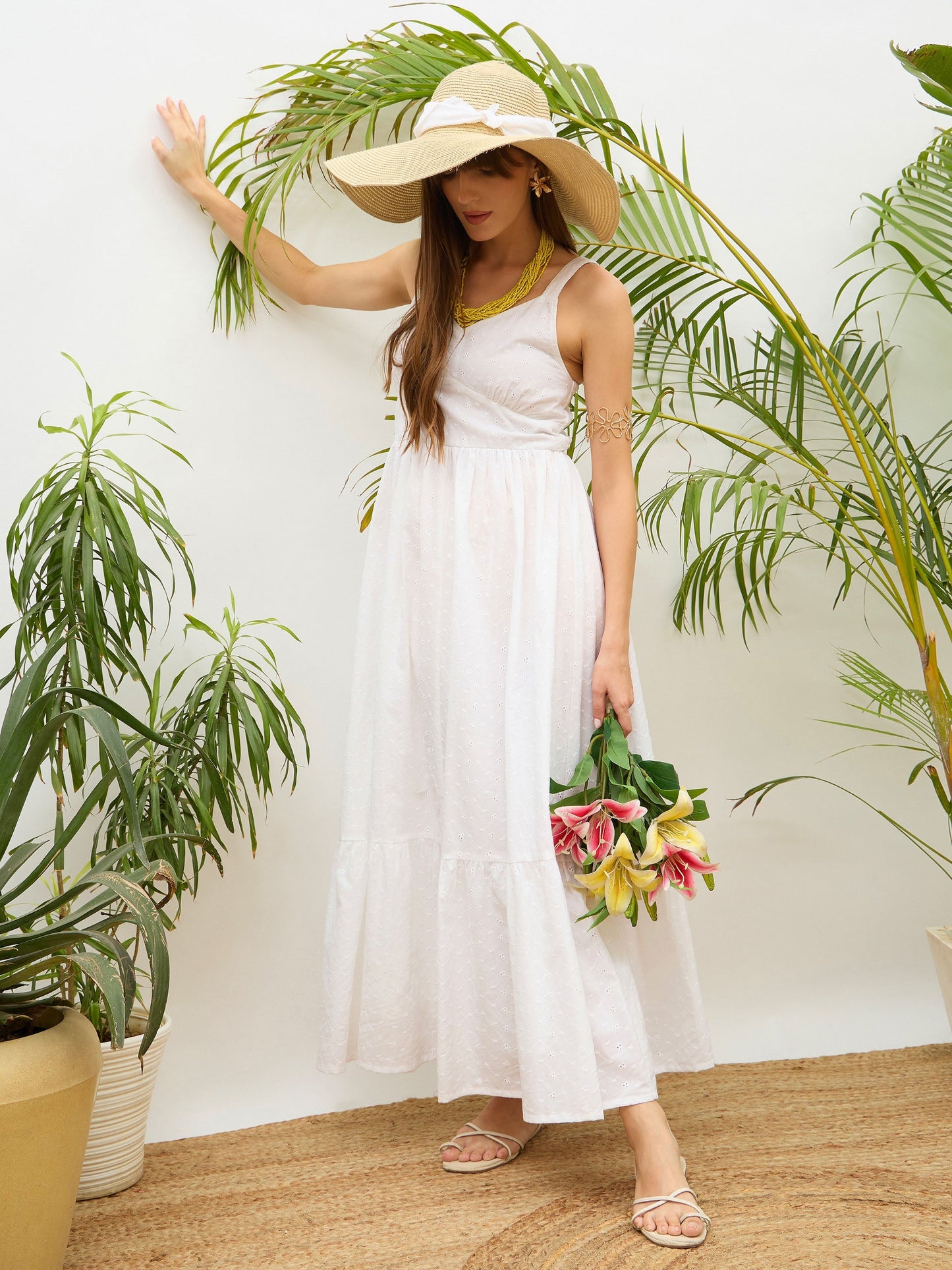 Women White Sweetheart Neck Strappy Maxi Dress
