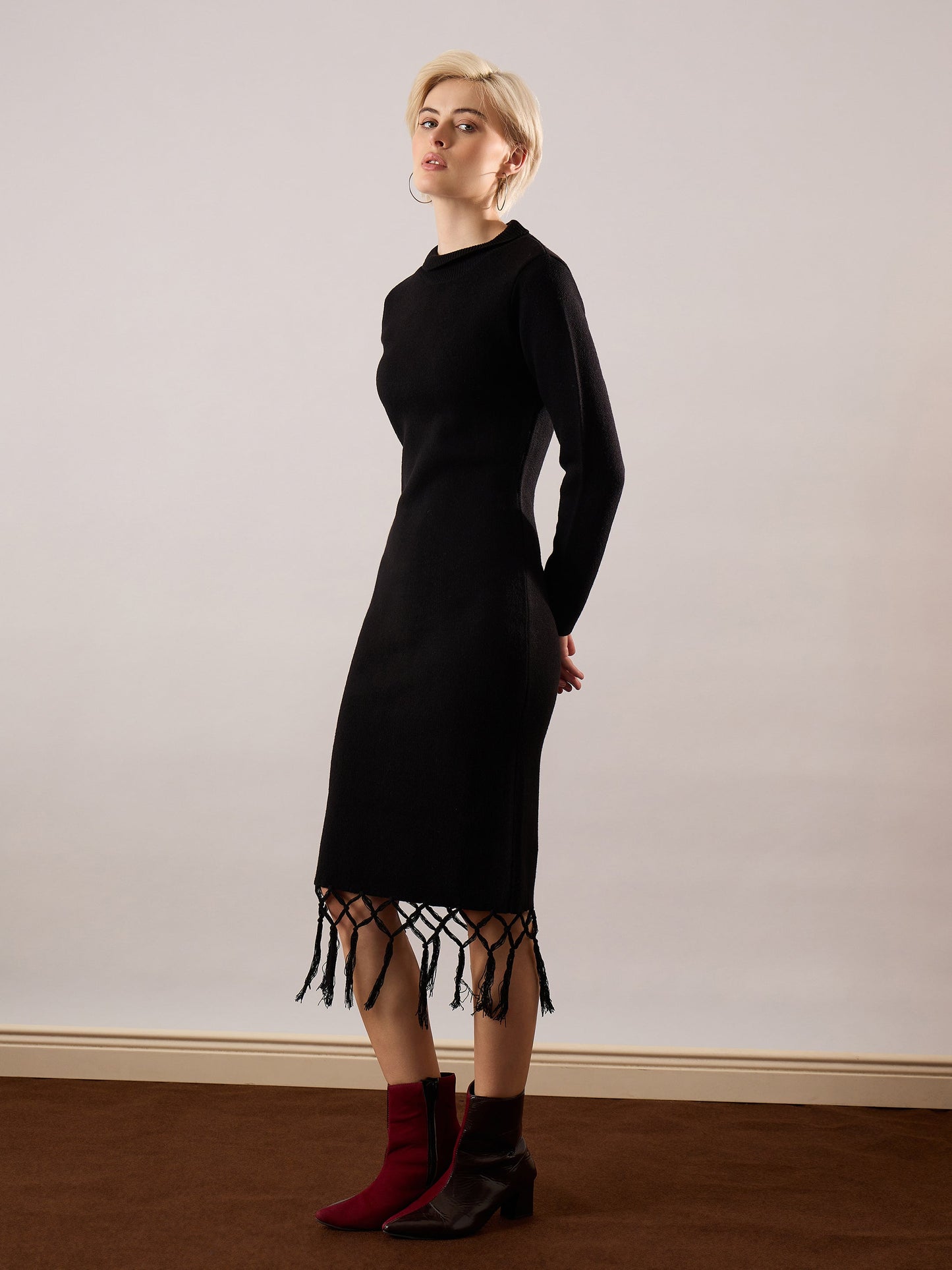 Women Black Acrylic Wool Hem Frindge Detail Midi Dress