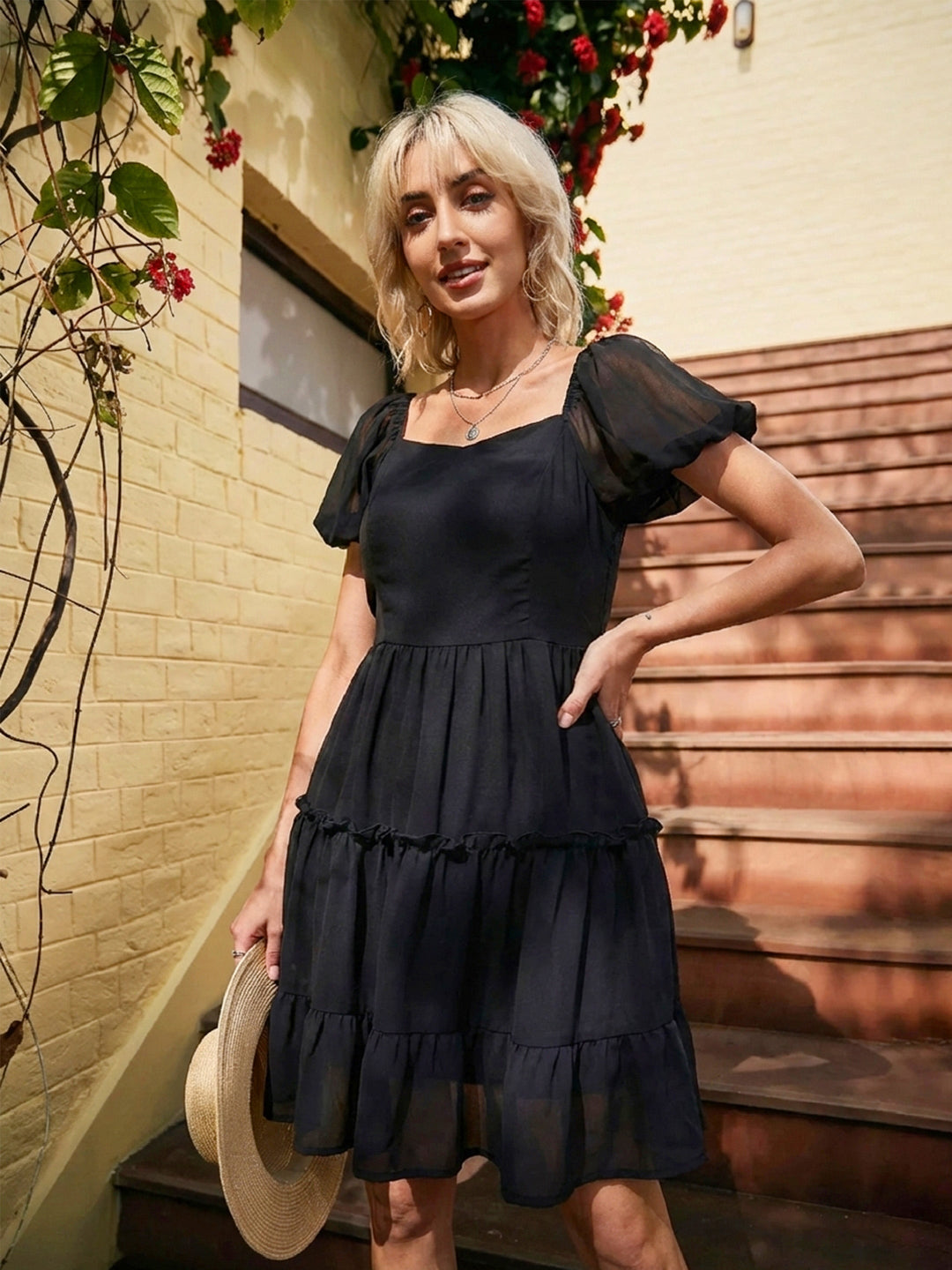 Women Black Sweetheart Neck Short Skater Dress