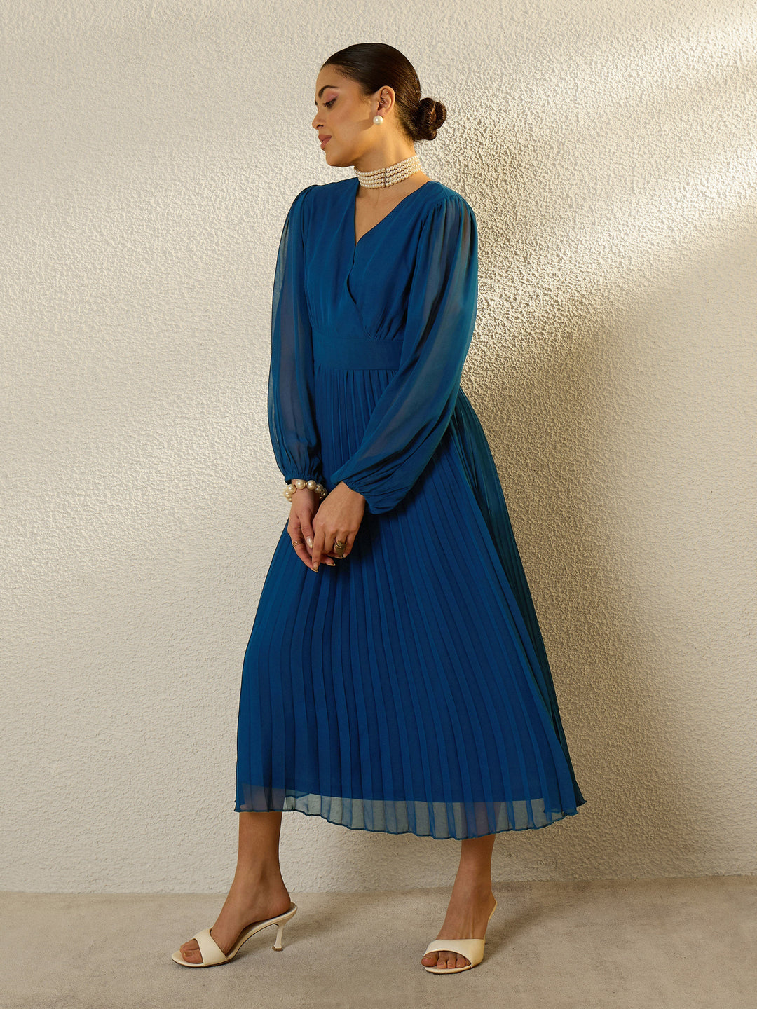 Women Blue V-Neck Full Sleeve Pleated Midi Dress