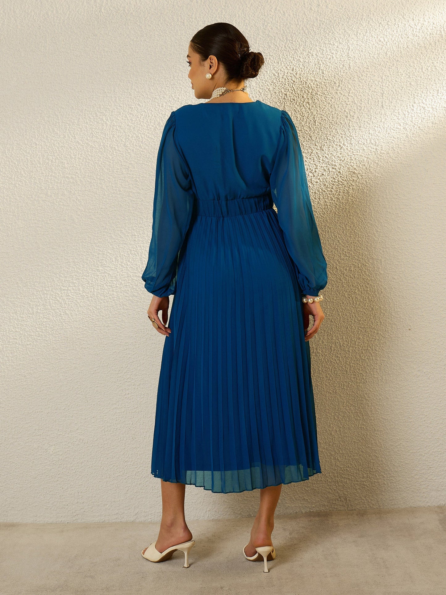 Women Blue V-Neck Full Sleeve Pleated Midi Dress