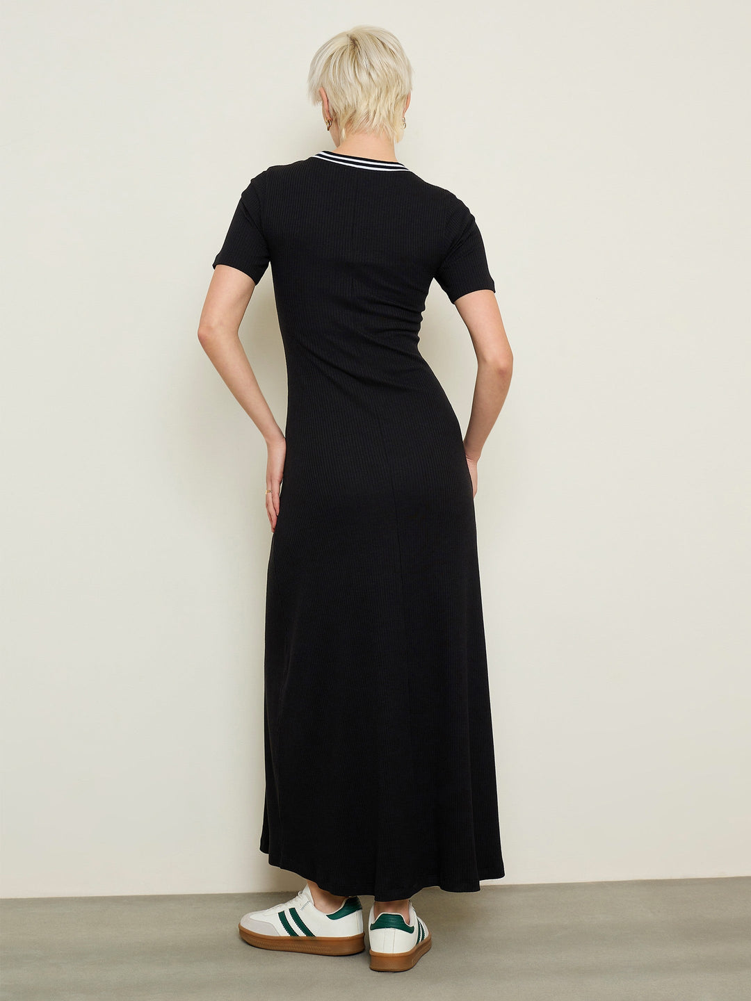 Women Black Short Sleeves Striped-Ribbed Neck Maxi Dress