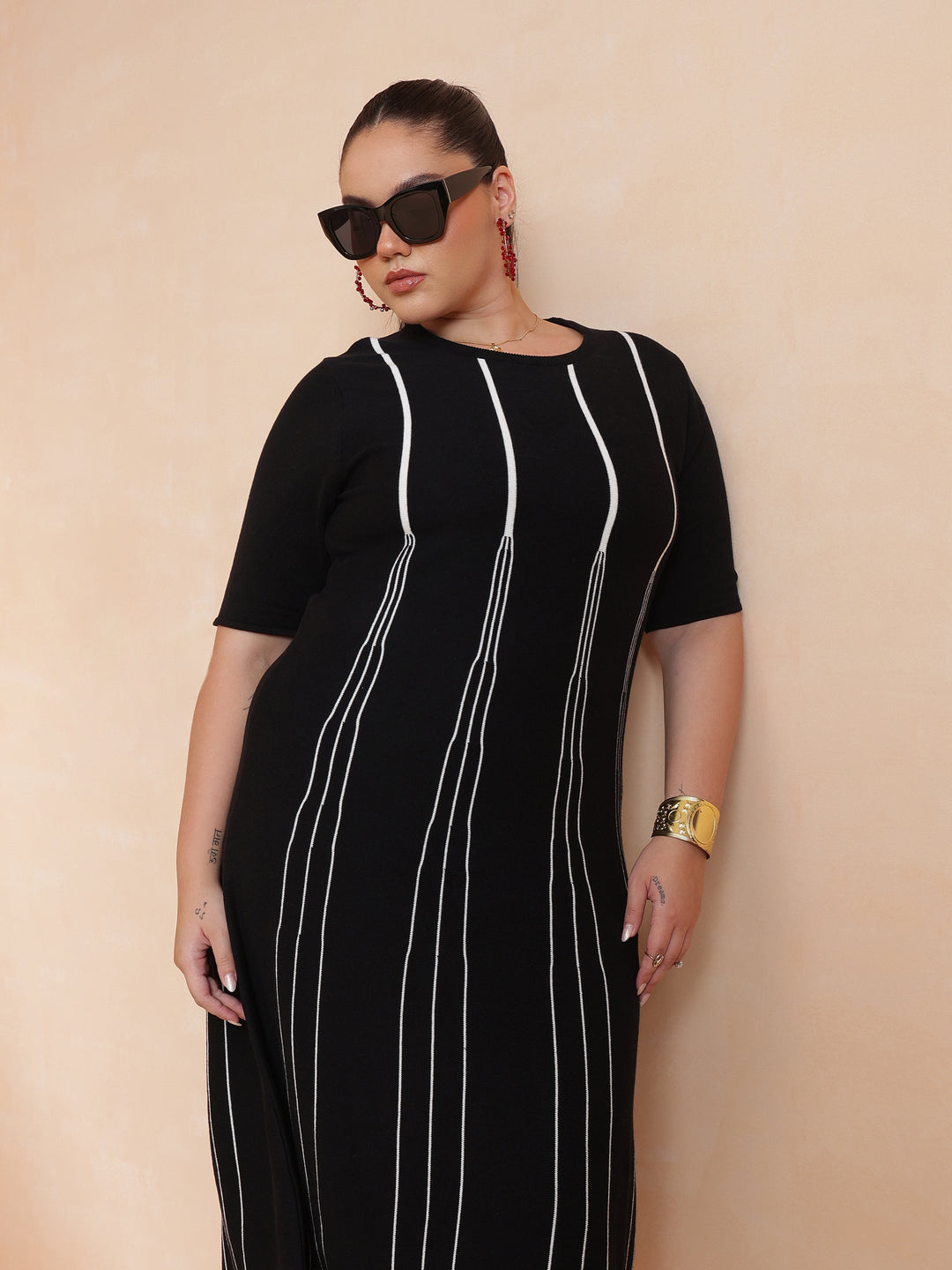 Black &amp; White Stripe Knit Short Sleeves Midi Dress