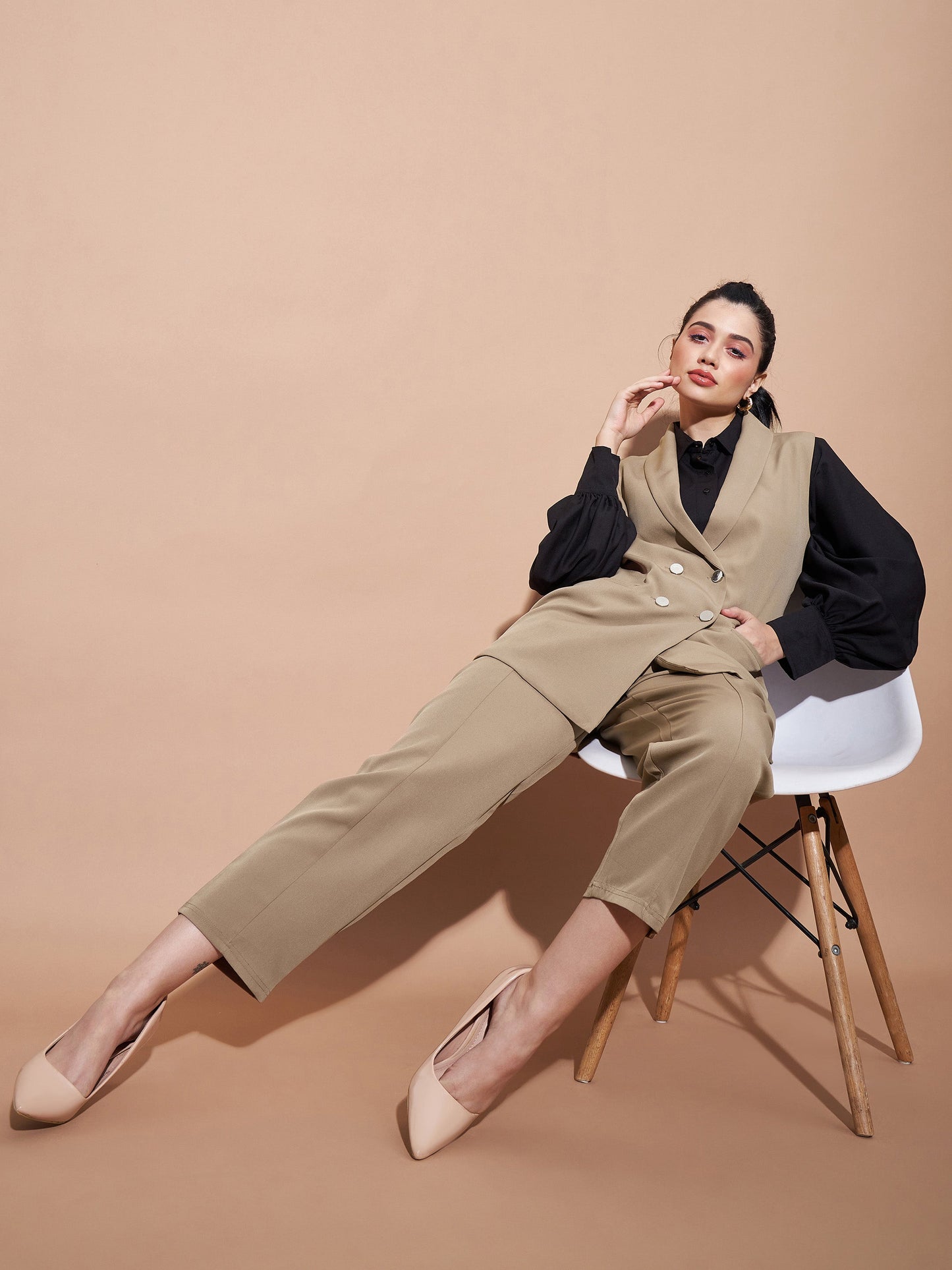 Beige Show Pocket Sleeveless Longline Blazer