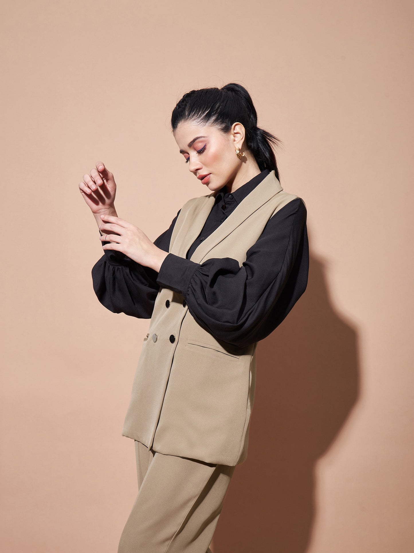Beige Show Pocket Sleeveless Longline Blazer