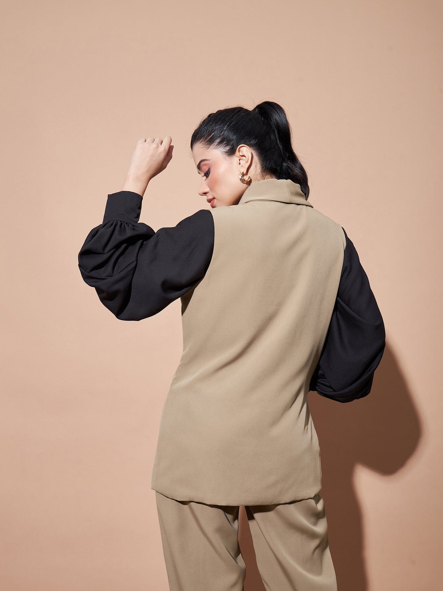 Beige Show Pocket Sleeveless Longline Blazer