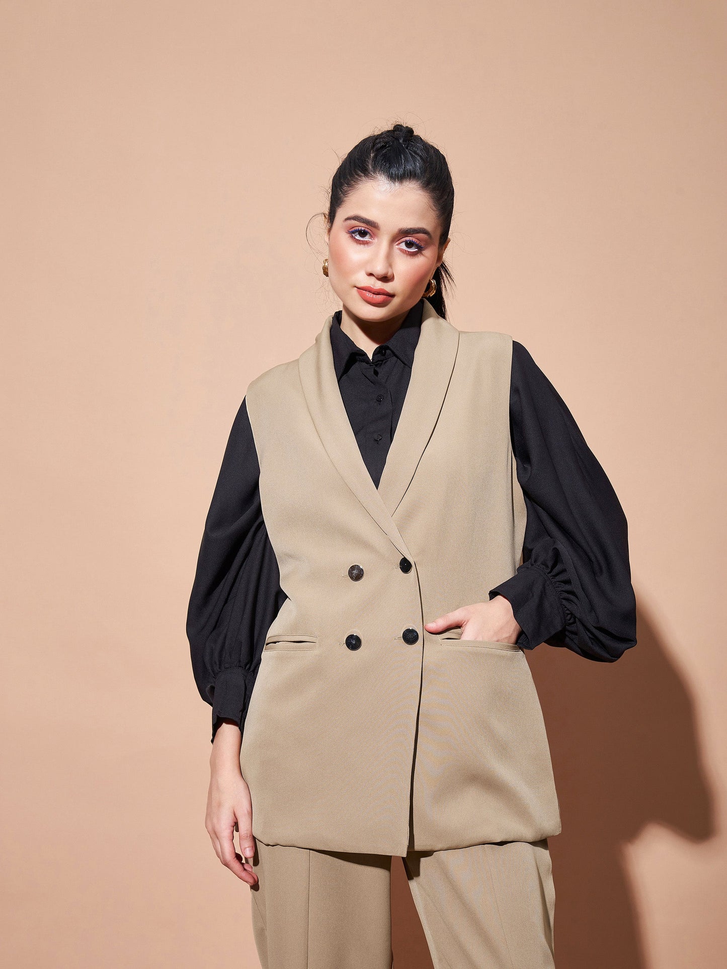 Beige Show Pocket Sleeveless Longline Blazer