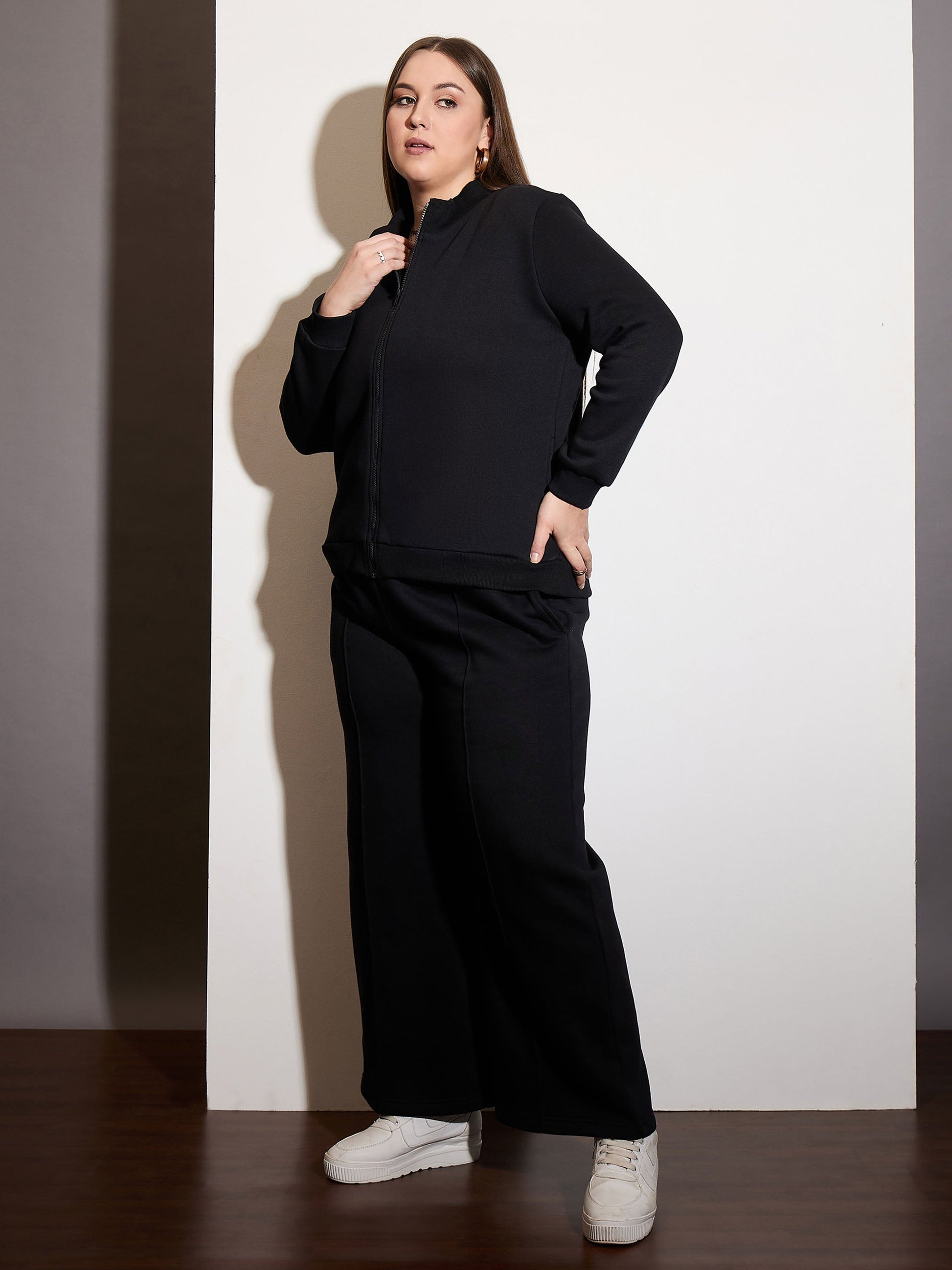 Black Fleece Front Zipper Jacket With Sweatpants -SASSAFRAS Curve