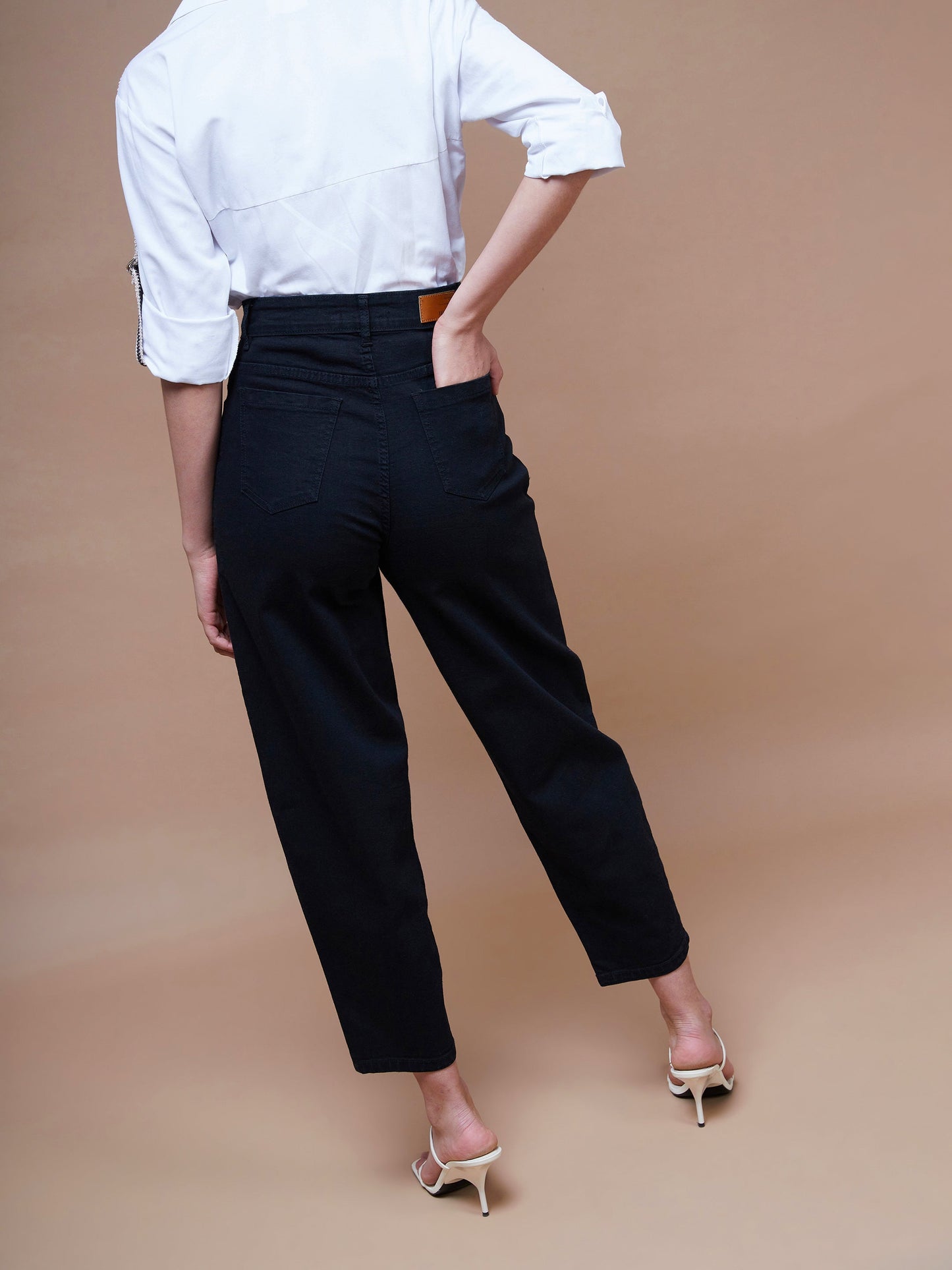 Women Black Balloon Fit Jeans