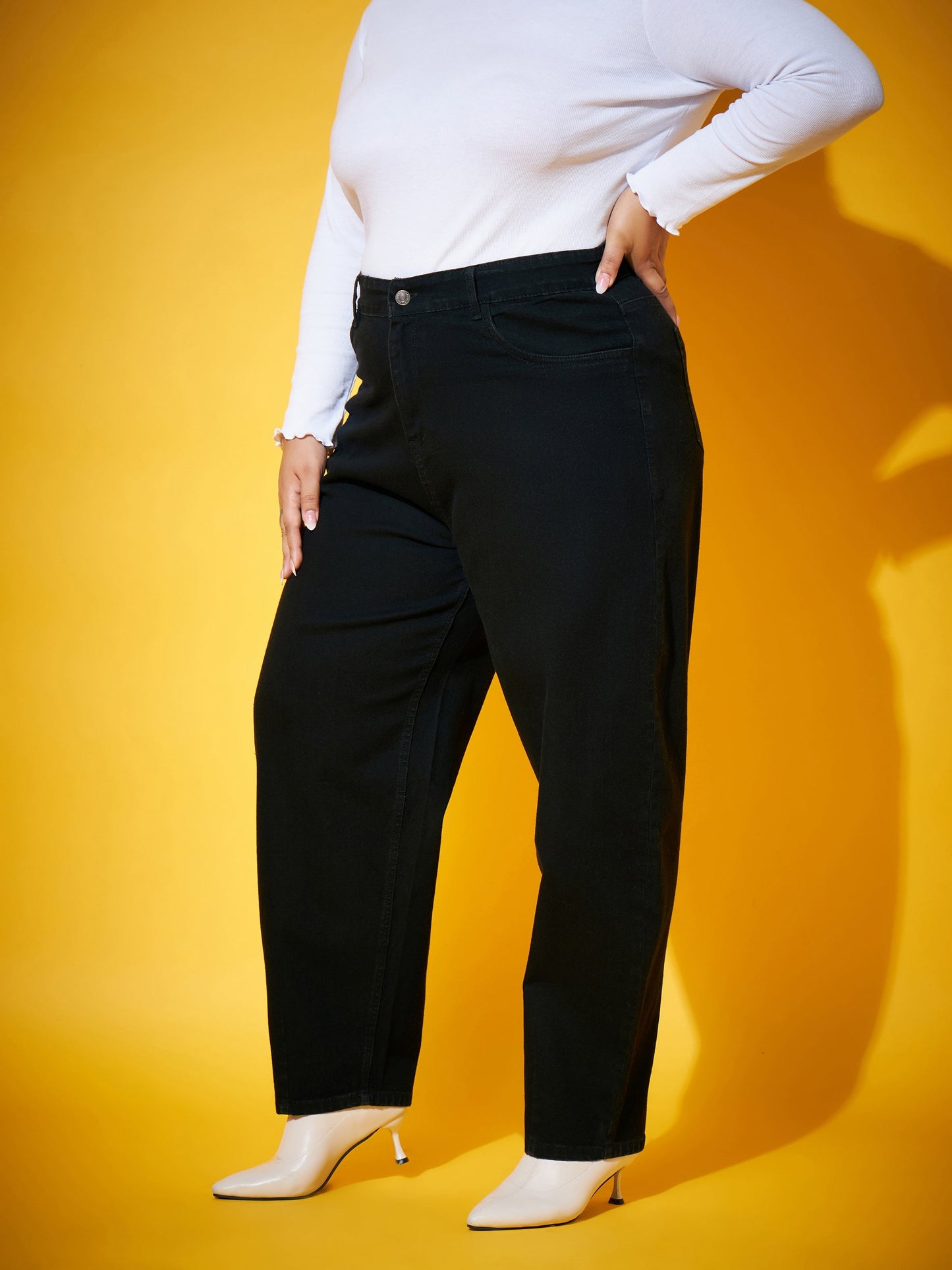 Black Balloon Fit Jeans-SASSAFRAS Curve