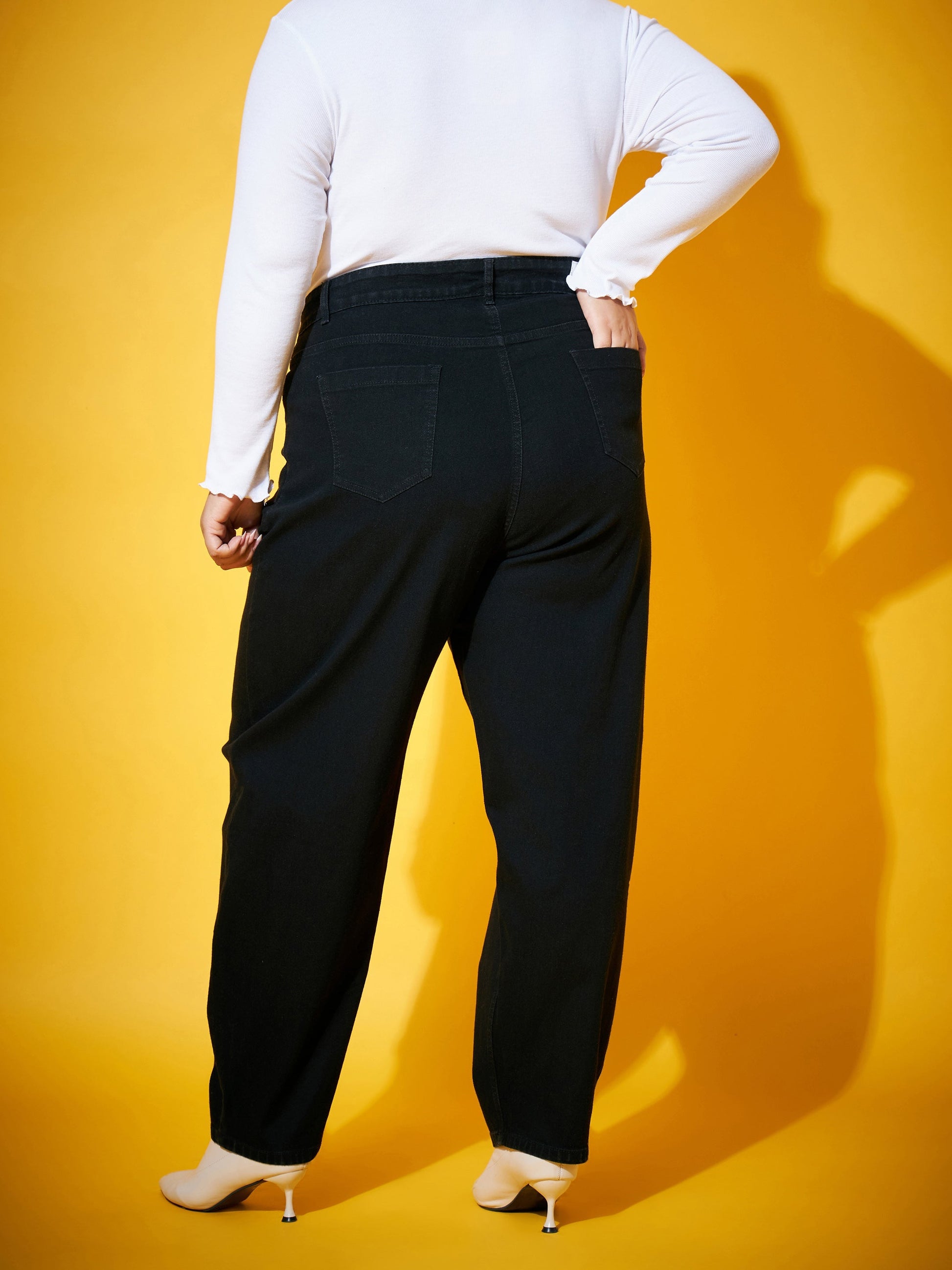 Black Balloon Fit Jeans-SASSAFRAS Curve