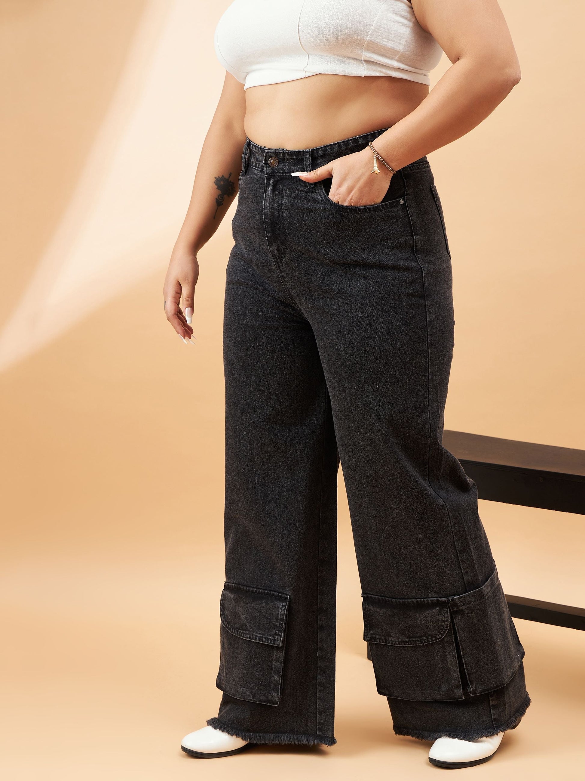 Black Blast Hem Pockets Straight Jeans -SASSAFRAS Curve