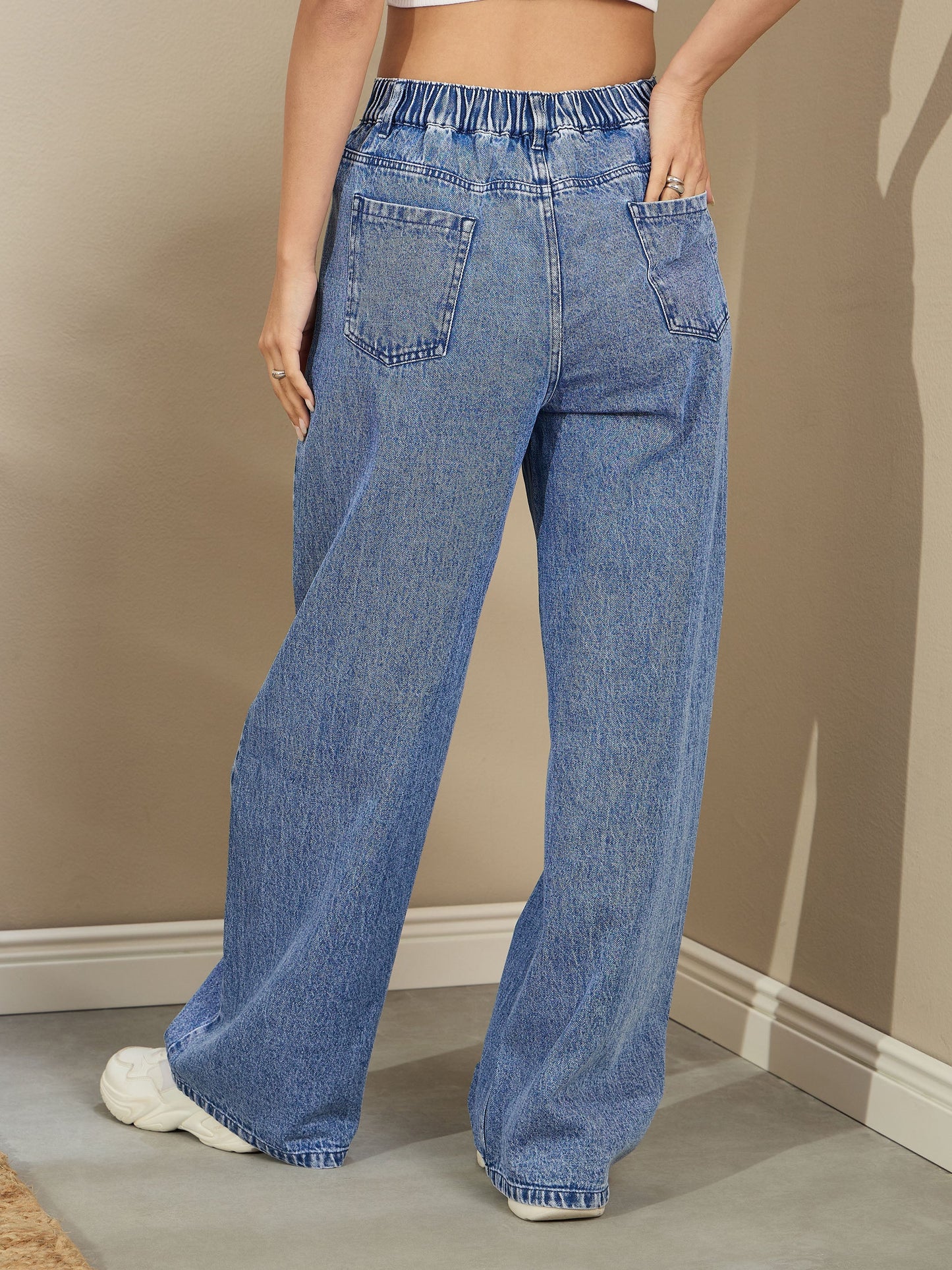 Women Blue Wash High Waist Straight Fit Jeans