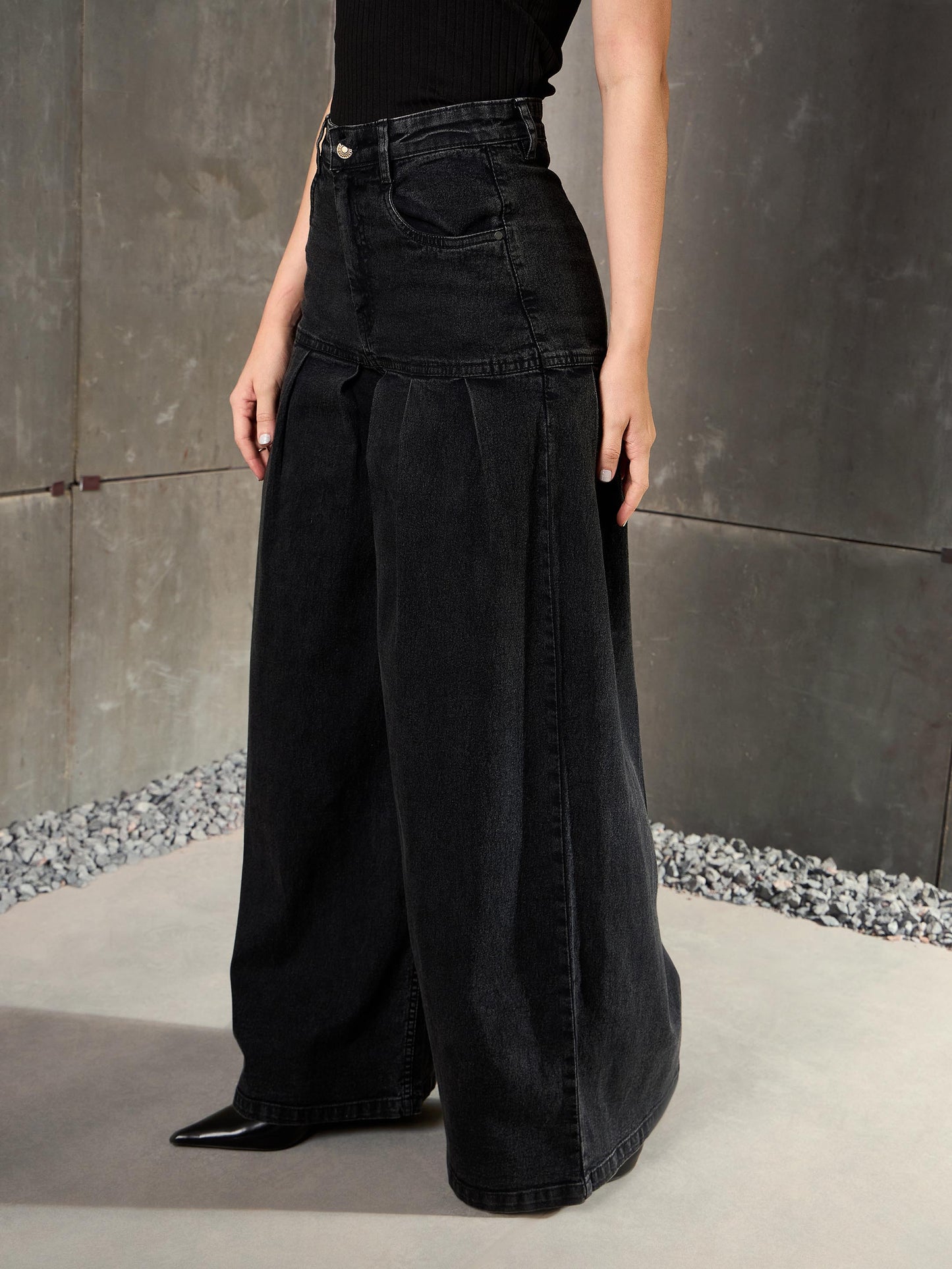 Women Black Washed Pleated Flared Jeans